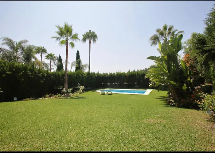 Puerto Banus Private Pool And Garden Villa Marbella