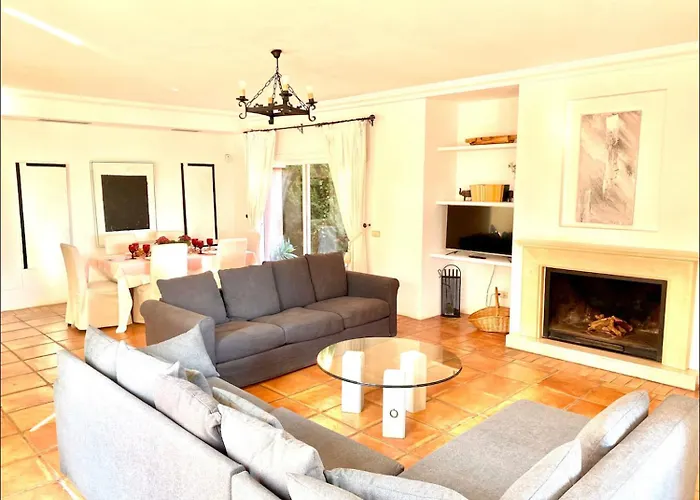 Puerto Banus Private Pool And Garden Villa