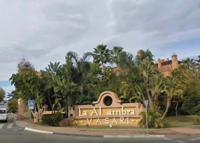 Puerto Banus Private Pool And Garden Villa Marbella